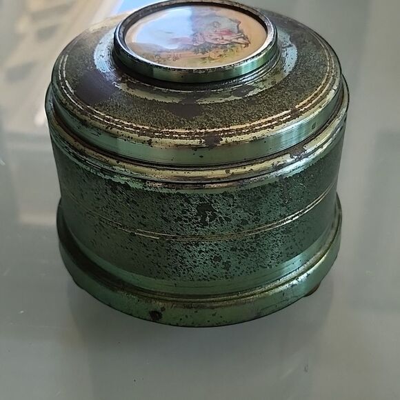 Vintage Musical Powder Puff Box - Picture 4 of 8